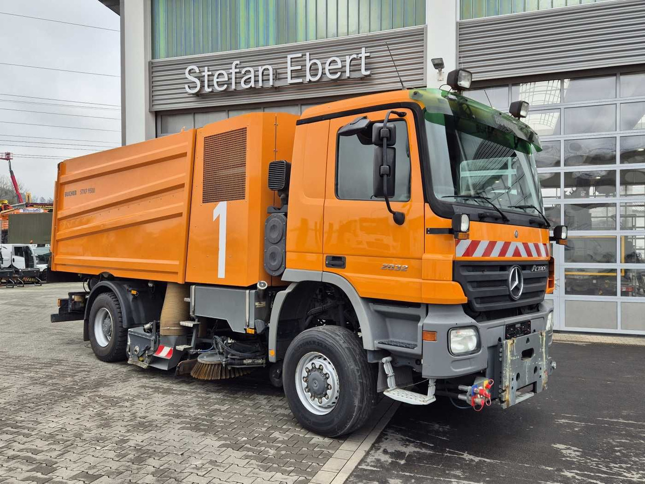 Mercedes-Benz Actros 2032 A 4x4 Bucher STKF 9500 Airport - Autočistilica: slika 3 Mercedes-Benz Actros 2032 A 4x4 Bucher STKF 9500 Airport - Autočistilica: slika 3