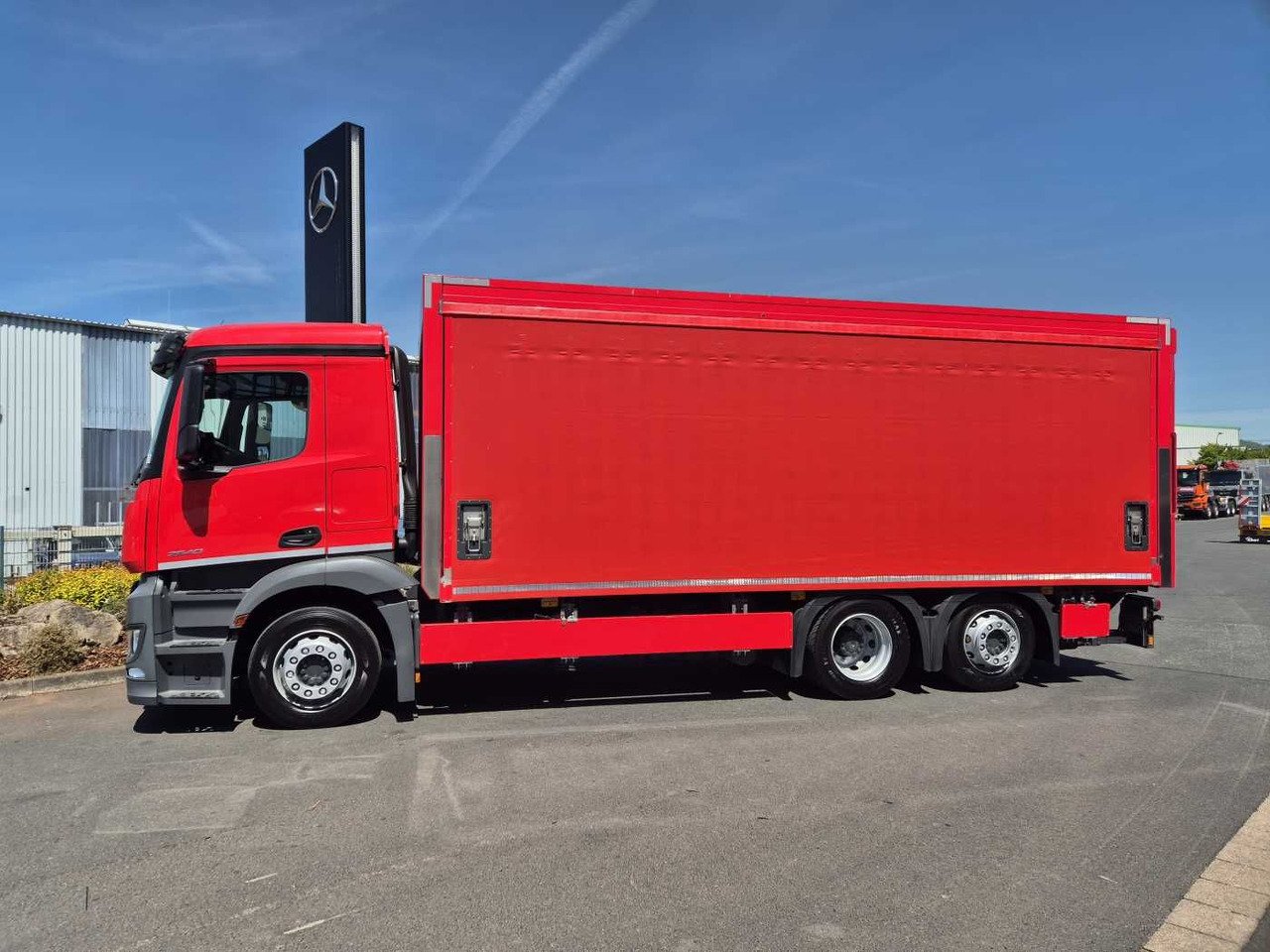 Mercedes-Benz Antos 2540 LnR 6x2 LBW Schiebeplanen AHK - Kamion za prevoz boca: slika 4 Mercedes-Benz Antos 2540 LnR 6x2 LBW Schiebeplanen AHK - Kamion za prevoz boca: slika 4