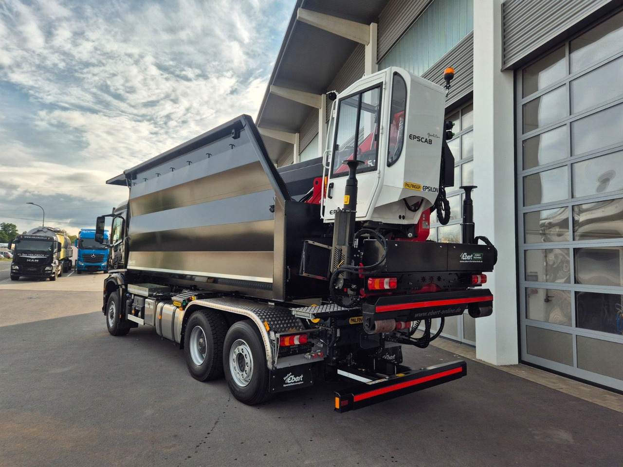 Mercedes-Benz Arocs 2751 6x2 HAD / Abroller EBERT Fällbox Q150 Mercedes-Benz Arocs 2751 6x2 HAD/ Abroller EBERT Forstbox Q150 - Kamion sa hidrauličnom kukom: slika 5 Mercedes-Benz Arocs 2751 6x2 HAD / Abroller EBERT Fällbox Q150 Mercedes-Benz Arocs 2751 6x2 HAD/ Abroller EBERT Forstbox Q150 - Kamion sa hidrauličnom kukom: slika 5