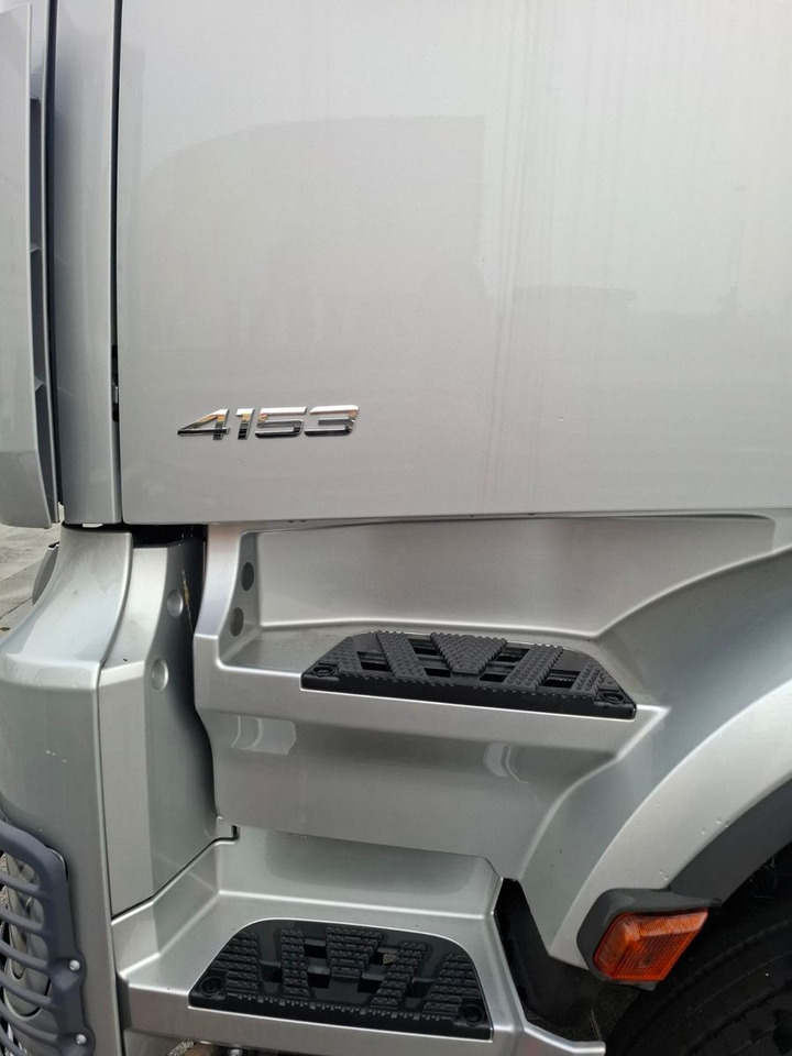 Mercedes-Benz Arocs 4153 8x4 Fahrgestell - Kamion sa golom šasijom i zatvorenom kabinom: slika 4 Mercedes-Benz Arocs 4153 8x4 Fahrgestell - Kamion sa golom šasijom i zatvorenom kabinom: slika 4