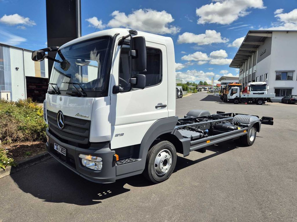 Mercedes-Benz Atego 818 L Fahrgestell, 6 Stück vorhanden - Kamion sa golom šasijom i zatvorenom kabinom: slika 2 Mercedes-Benz Atego 818 L Fahrgestell, 6 Stück vorhanden - Kamion sa golom šasijom i zatvorenom kabinom: slika 2