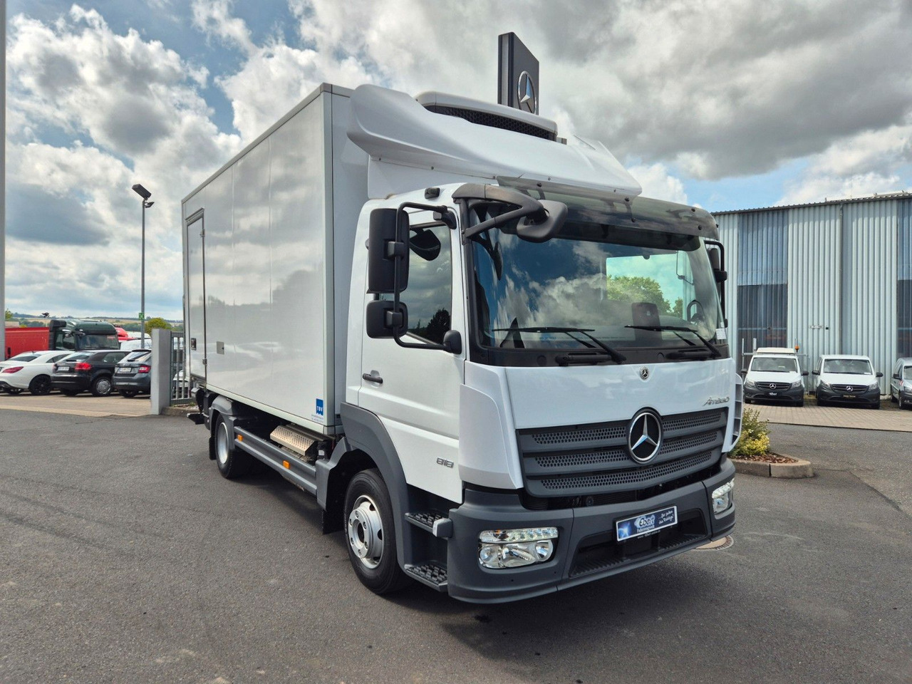 Mercedes-Benz Atego 818 L Kühlkoffer + LBW Carrier Xarios 6 - Dostavno vozilo hladnjača: slika 2 Mercedes-Benz Atego 818 L Kühlkoffer + LBW Carrier Xarios 6 - Dostavno vozilo hladnjača: slika 2