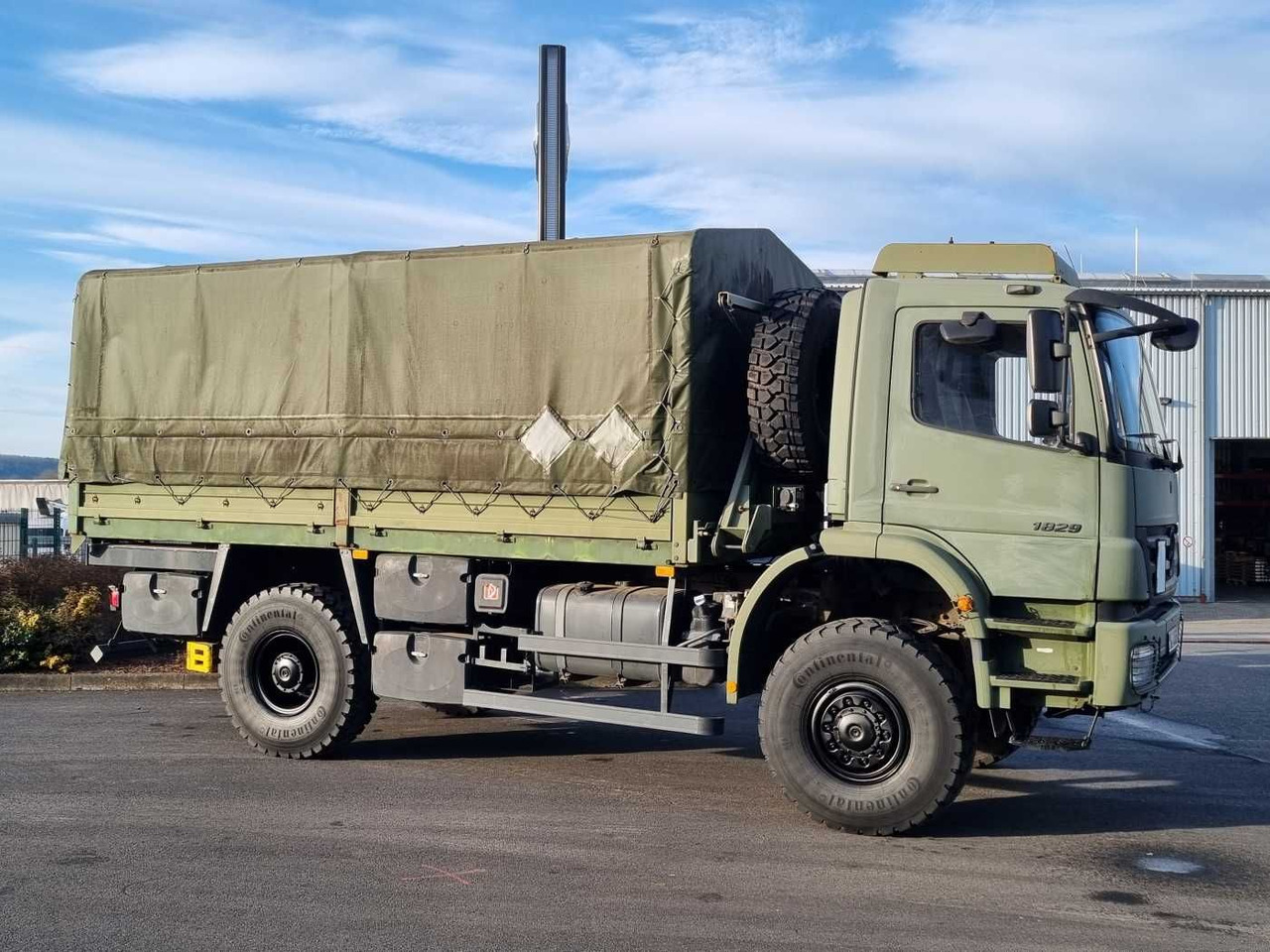 Mercedes-Benz Axor 1829 A 4x4 Pritsche/Plane 10 Stück - Kamion sa ceradom: slika 4 Mercedes-Benz Axor 1829 A 4x4 Pritsche/Plane 10 Stück - Kamion sa ceradom: slika 4