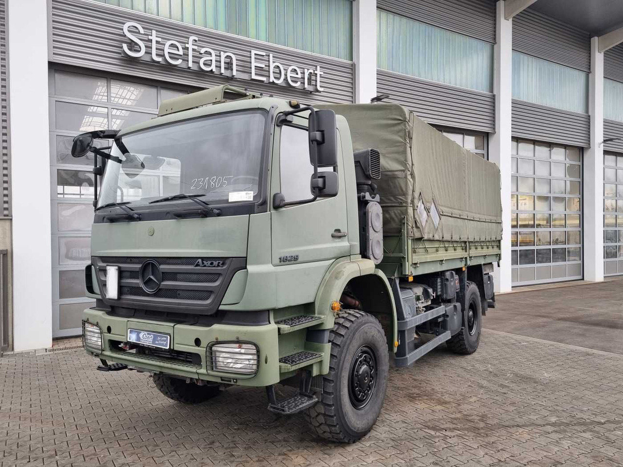 Mercedes-Benz Axor 1829 A 4x4 Pritsche/Plane 10 Stück - Kamion sa tovarnim sandukom: slika 2 Mercedes-Benz Axor 1829 A 4x4 Pritsche/Plane 10 Stück - Kamion sa tovarnim sandukom: slika 2