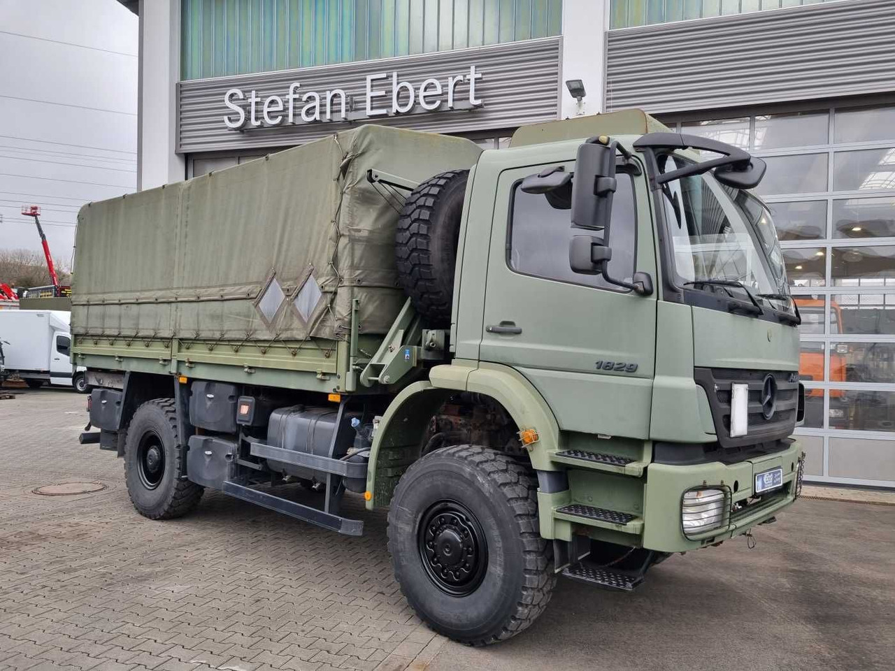 Mercedes-Benz Axor 1829 A 4x4 Pritsche/Plane 10 Stück - Kamion sa ceradom: slika 5 Mercedes-Benz Axor 1829 A 4x4 Pritsche/Plane 10 Stück - Kamion sa ceradom: slika 5