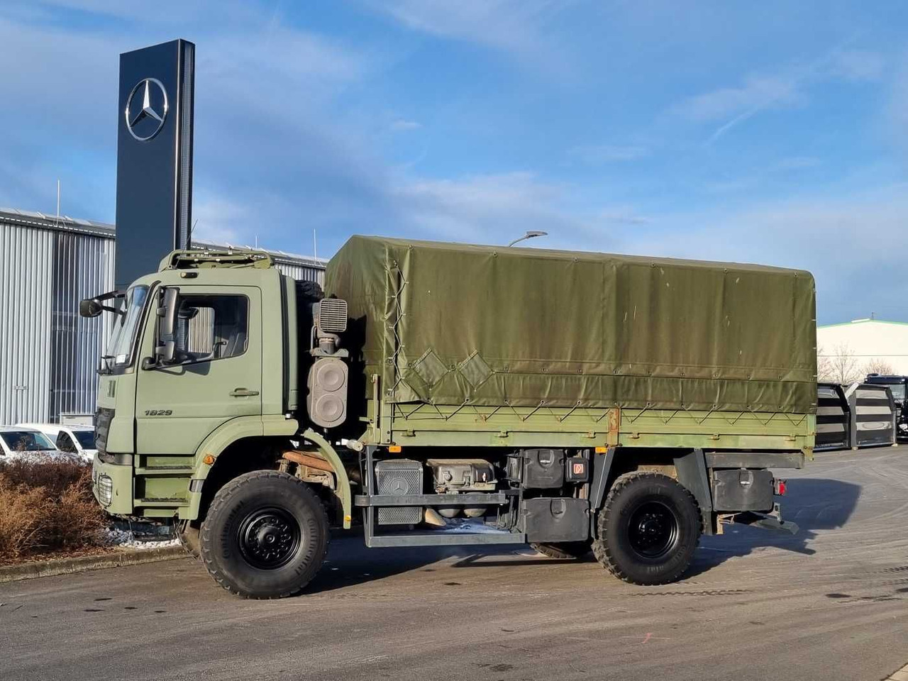 Mercedes-Benz Axor 1829 A 4x4 Pritsche/Plane 10 Stück - Kamion sa tovarnim sandukom: slika 5 Mercedes-Benz Axor 1829 A 4x4 Pritsche/Plane 10 Stück - Kamion sa tovarnim sandukom: slika 5