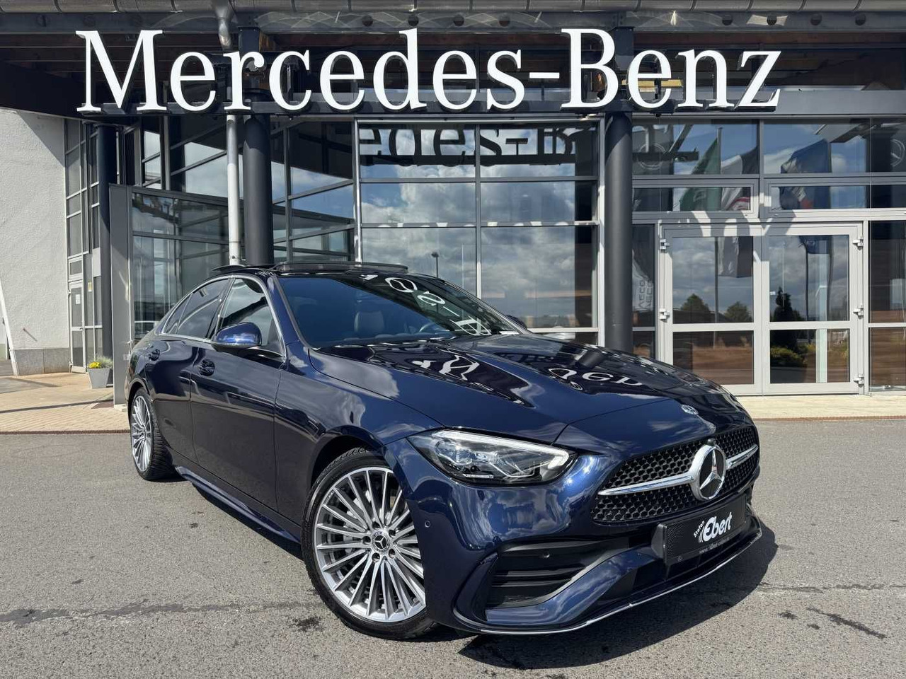 Mercedes-Benz C 200 4M 9G AMG+Pano+DistrPro+AHK+360+ Ambiente - Automobil: slika 1 Mercedes-Benz C 200 4M 9G AMG+Pano+DistrPro+AHK+360+ Ambiente - Automobil: slika 1