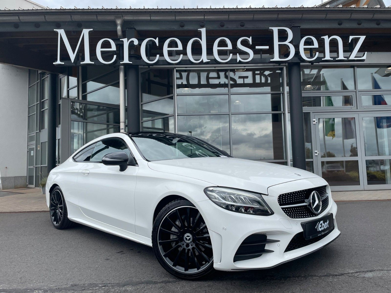 Mercedes-Benz C 220 d Coupe AMG+Pano+R-Kamera+Night+Carplay - Automobil: slika 1 Mercedes-Benz C 220 d Coupe AMG+Pano+R-Kamera+Night+Carplay - Automobil: slika 1