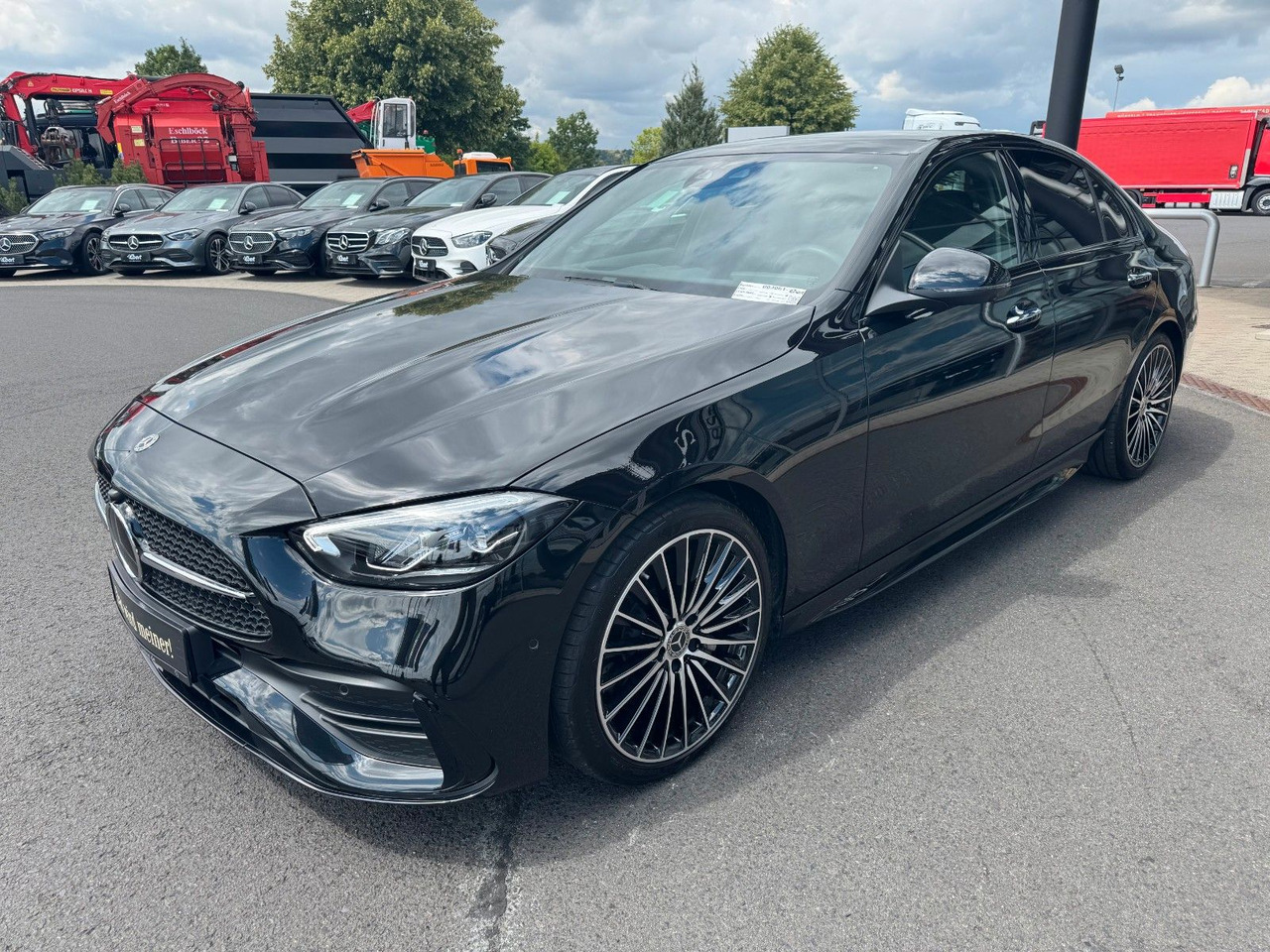 Mercedes-Benz C 300 AMG+DistrPlus+360+SportfahrW+Night+19Zoll - Limuzina: slika 2 Mercedes-Benz C 300 AMG+DistrPlus+360+SportfahrW+Night+19Zoll - Limuzina: slika 2