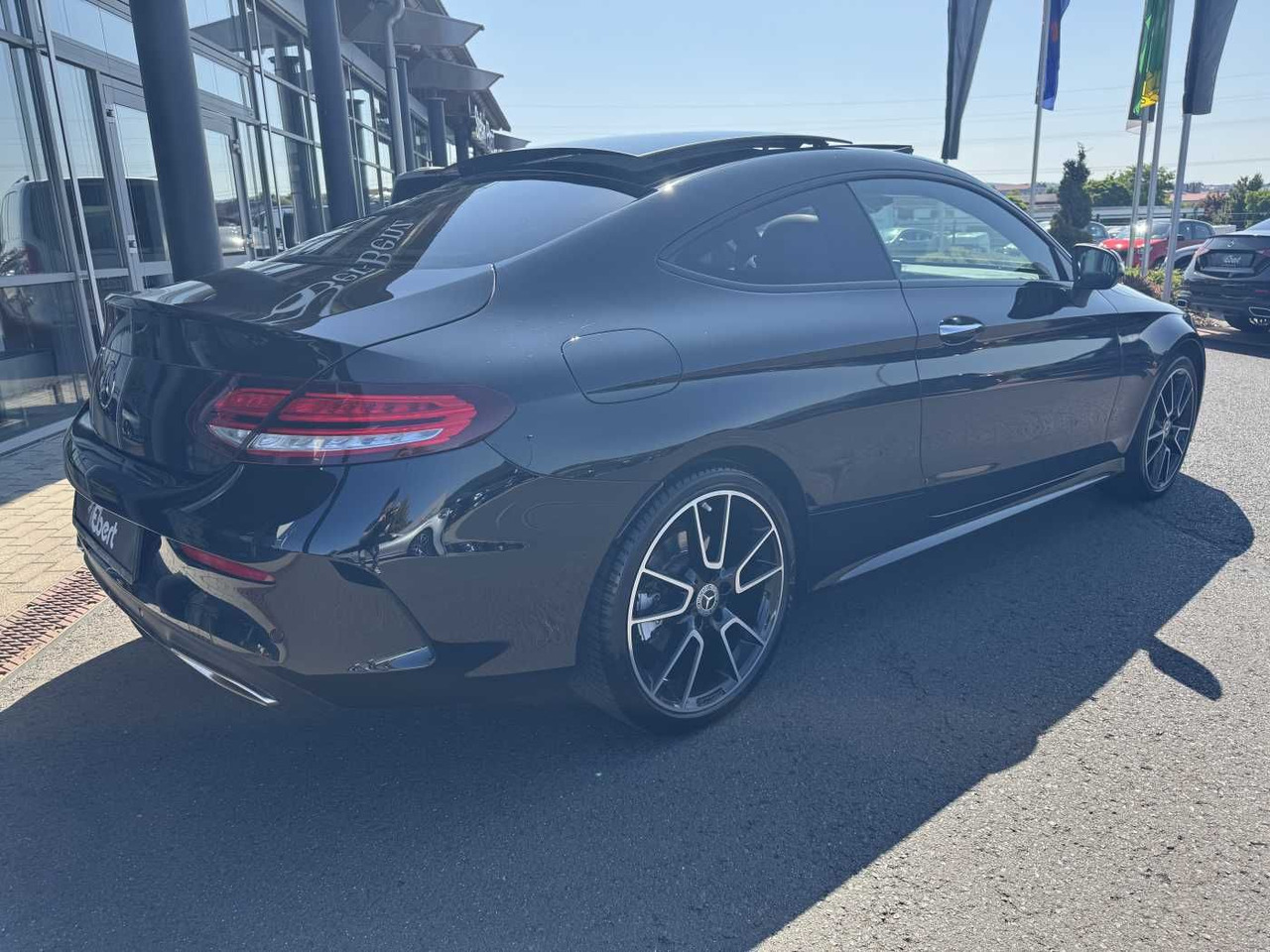Mercedes-Benz C 400 4M AMG Coupe Pano+Burm+Distr+Memory+360 - Automobil: slika 4 Mercedes-Benz C 400 4M AMG Coupe Pano+Burm+Distr+Memory+360 - Automobil: slika 4