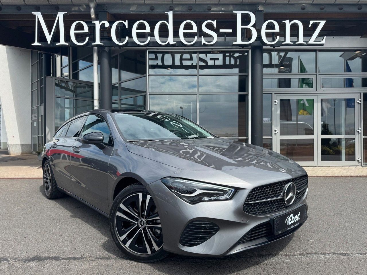 Mercedes-Benz CLA 180 Shooting Brake - Karavan: slika 1 Mercedes-Benz CLA 180 Shooting Brake - Karavan: slika 1