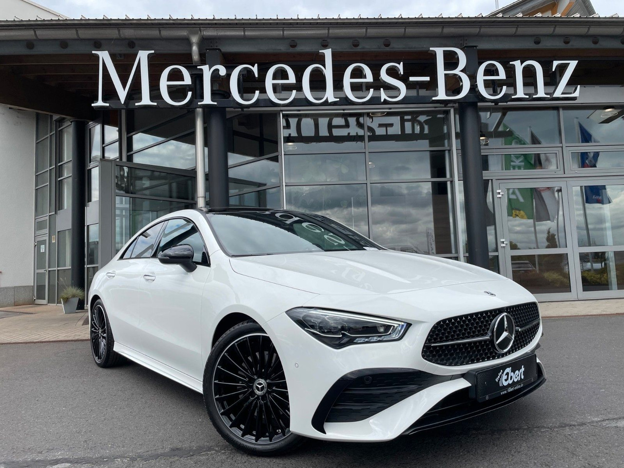 Mercedes-Benz CLA 200 AMG Pano+R-Kamera+19" - Automobil: slika 1 Mercedes-Benz CLA 200 AMG Pano+R-Kamera+19" - Automobil: slika 1