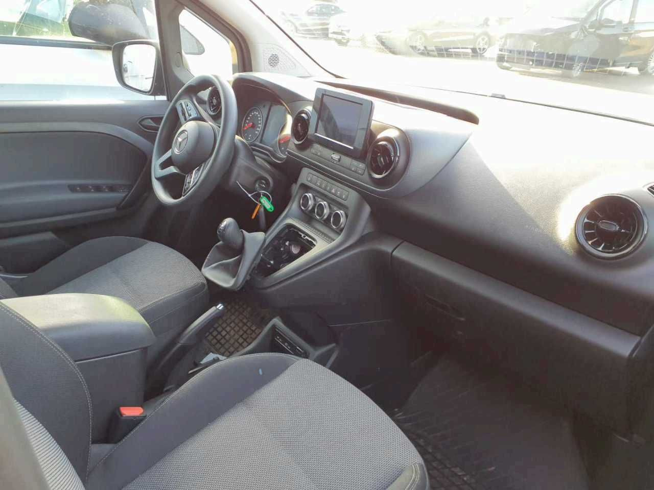 Mercedes-Benz Citan 113 Tourer Klimaautomatik AK Kamera MBUX - Automobil: slika 4 Mercedes-Benz Citan 113 Tourer Klimaautomatik AK Kamera MBUX - Automobil: slika 4