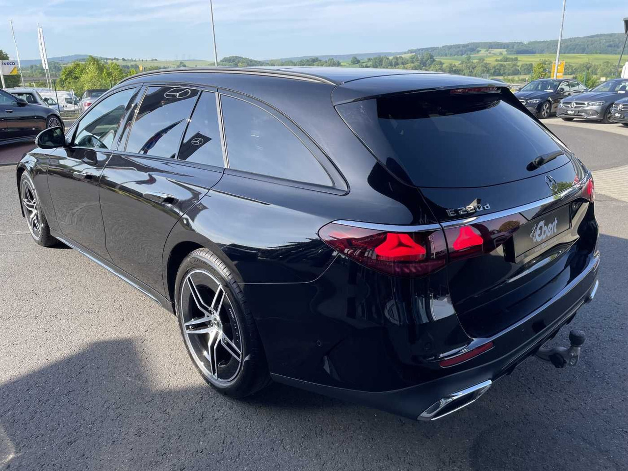 Mercedes-Benz E 220 d T AMG-Line AHK+Distr+R-Kamera +Ambiente+ - Automobil: slika 3 Mercedes-Benz E 220 d T AMG-Line AHK+Distr+R-Kamera +Ambiente+ - Automobil: slika 3