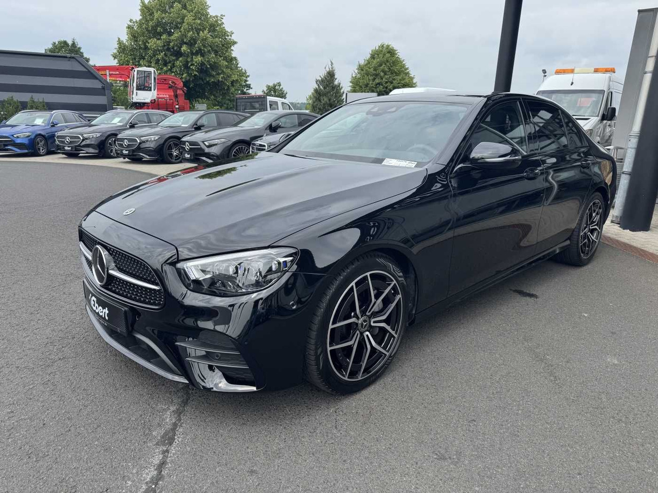Mercedes-Benz E 220d AMG+Distr+Multibeam+Pano+ Ambiente+Night - Limuzina: slika 2 Mercedes-Benz E 220d AMG+Distr+Multibeam+Pano+ Ambiente+Night - Limuzina: slika 2