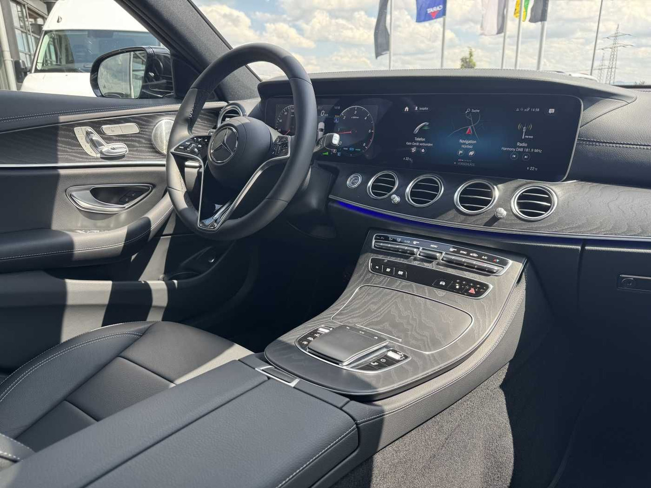 Karavan Mercedes-Benz E 220d AMG+Pano+Burm+Distr+Memory+AHK+360: slika 13