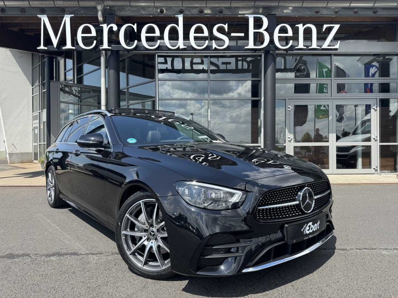 Mercedes-Benz E 220d AMG+Pano+Burm+Distr+Memory+AHK+360 - Automobil: slika 1 Mercedes-Benz E 220d AMG+Pano+Burm+Distr+Memory+AHK+360 - Automobil: slika 1
