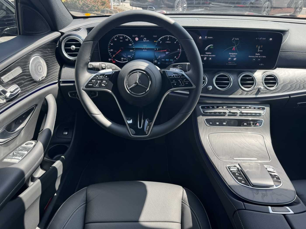 Karavan Mercedes-Benz E 220d AMG+Pano+Burm+Distr+Memory+AHK+360: slika 11
