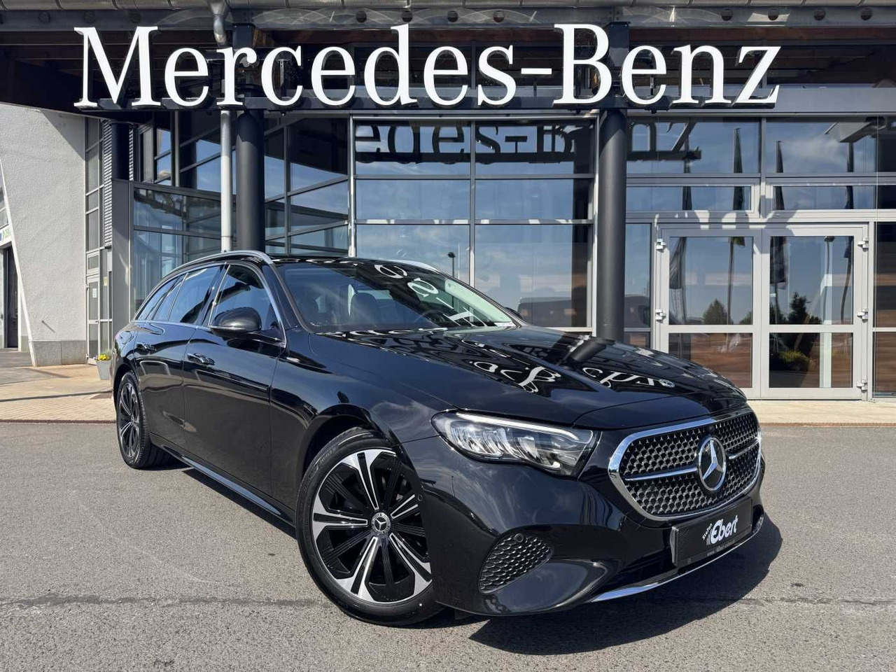 Mercedes-Benz E 220d Avantgarde+Pano+AHK+Distr+19Zoll+MBUX - Automobil: slika 1 Mercedes-Benz E 220d Avantgarde+Pano+AHK+Distr+19Zoll+MBUX - Automobil: slika 1