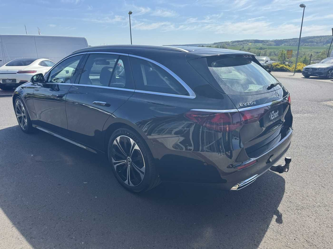 Mercedes-Benz E 220d Avantgarde+Pano+AHK+Distr+19Zoll+MBUX - Automobil: slika 3 Mercedes-Benz E 220d Avantgarde+Pano+AHK+Distr+19Zoll+MBUX - Automobil: slika 3