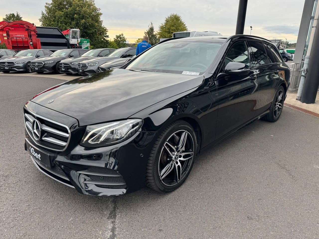 Mercedes-Benz E 220d T 4M+AMG+Pano+Brum+360+Night - Karavan: slika 2 Mercedes-Benz E 220d T 4M+AMG+Pano+Brum+360+Night - Karavan: slika 2