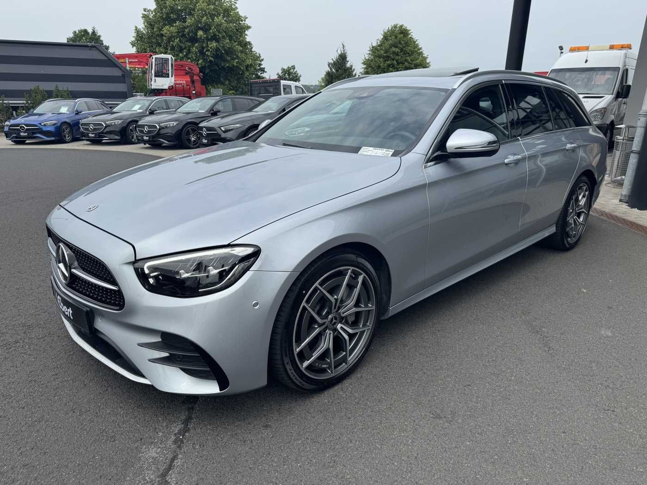 Mercedes-Benz E 220d T AMG+AHK+ESD+RKamera+TotW+ Ambiente - Automobil: slika 2 Mercedes-Benz E 220d T AMG+AHK+ESD+RKamera+TotW+ Ambiente - Automobil: slika 2