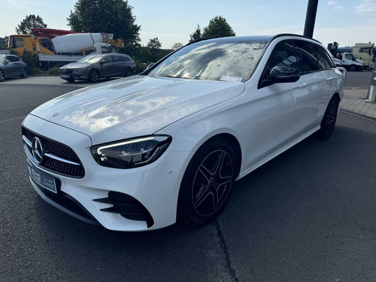 Mercedes-Benz E 220d T AMG+Pano+AHK+Night+TotW+ RKamera+Ambien - Automobil: slika 2 Mercedes-Benz E 220d T AMG+Pano+AHK+Night+TotW+ RKamera+Ambien - Automobil: slika 2