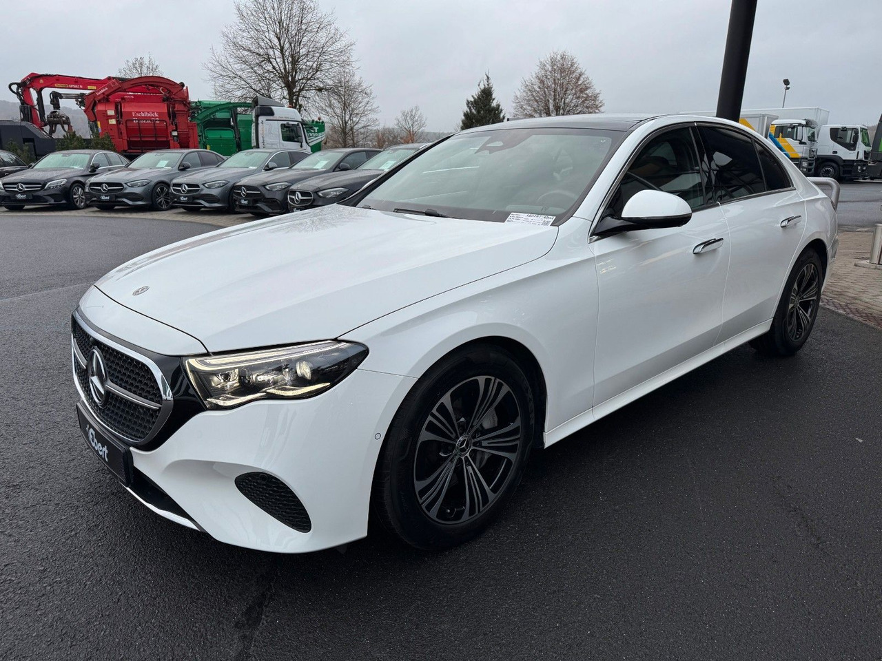 Mercedes-Benz E 450 4M Avantgarde+Pano+DistrPro+Digital+360 - Limuzina: slika 3 Mercedes-Benz E 450 4M Avantgarde+Pano+DistrPro+Digital+360 - Limuzina: slika 3