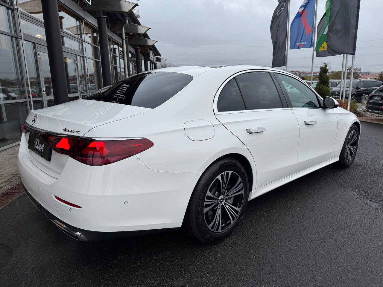 Mercedes-Benz E 450 4M Avantgarde+Pano+DistrPro+Digital+360 - Limuzina: slika 5 Mercedes-Benz E 450 4M Avantgarde+Pano+DistrPro+Digital+360 - Limuzina: slika 5