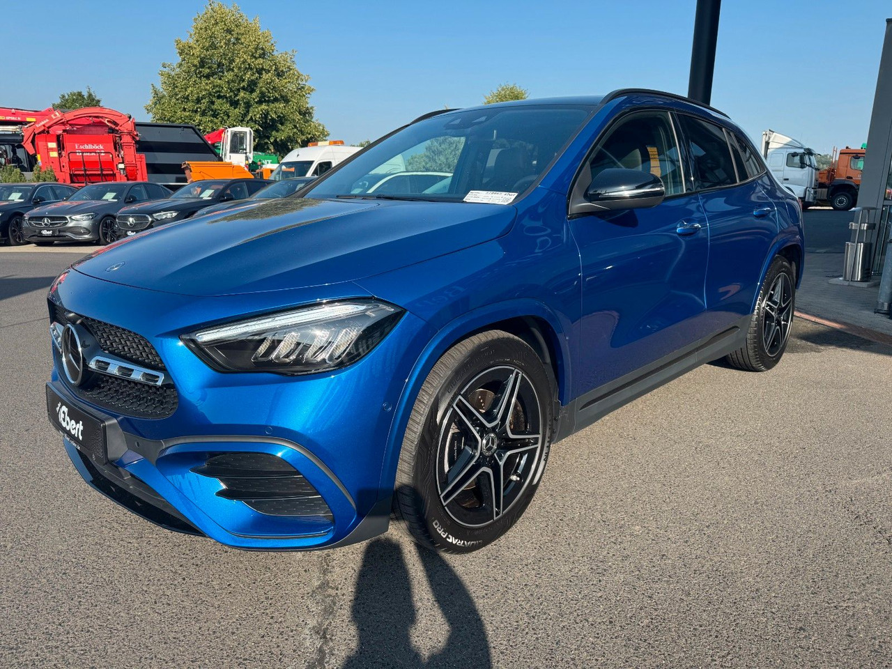 Mercedes-Benz GLA 200 AMG+PANO+DistrPlus+RFK+Night - SUVSUV: slika 2 Mercedes-Benz GLA 200 AMG+PANO+DistrPlus+RFK+Night - SUVSUV: slika 2