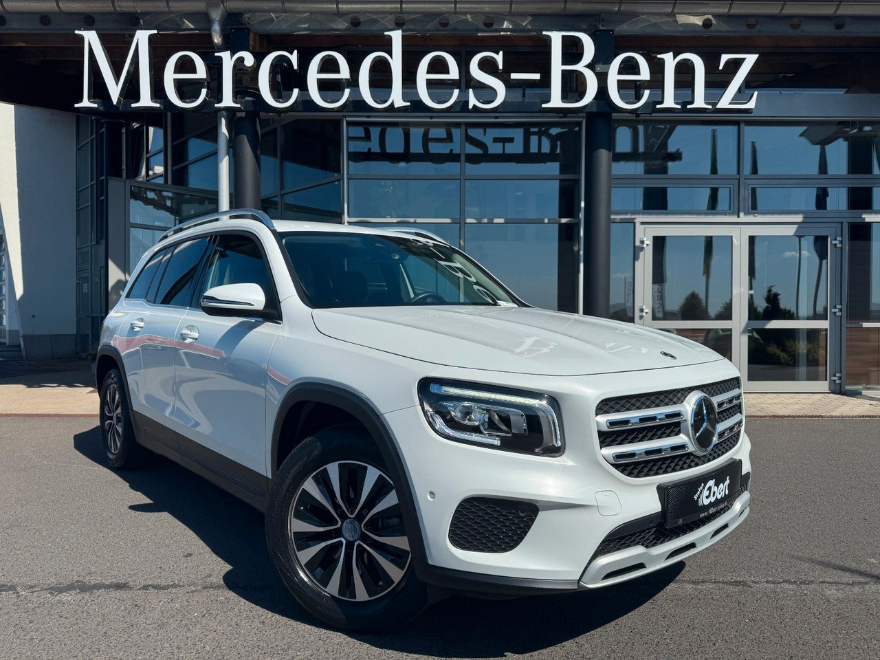 Mercedes-Benz GLB 180 Style+Distronic+RKamera+Vollleder - SUVSUV: slika 1 Mercedes-Benz GLB 180 Style+Distronic+RKamera+Vollleder - SUVSUV: slika 1