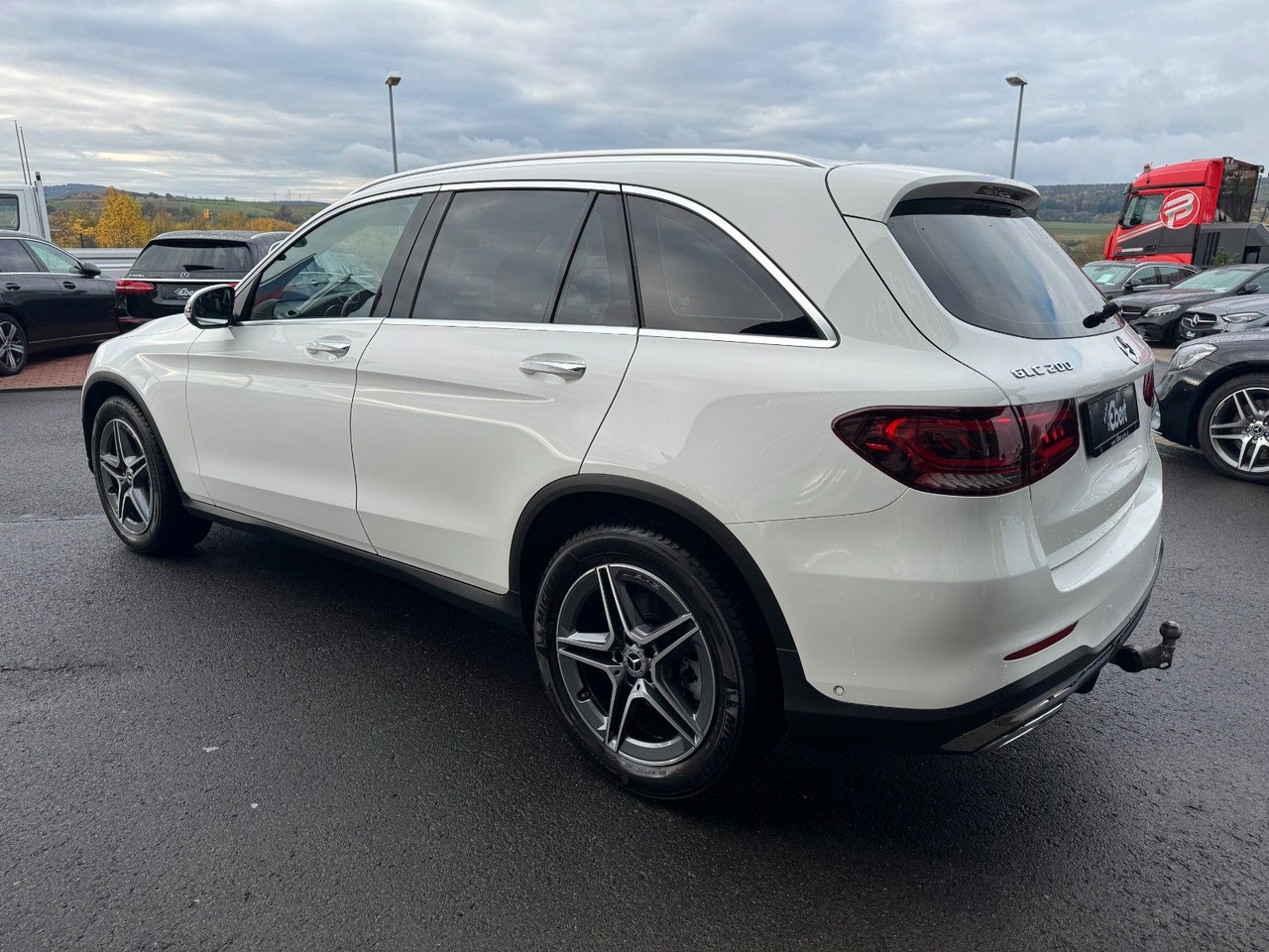 Mercedes-Benz GLC 200 4M AMG+Pano+Distr+StandH+AHK+360+HUD - SUVSUV: slika 4 Mercedes-Benz GLC 200 4M AMG+Pano+Distr+StandH+AHK+360+HUD - SUVSUV: slika 4