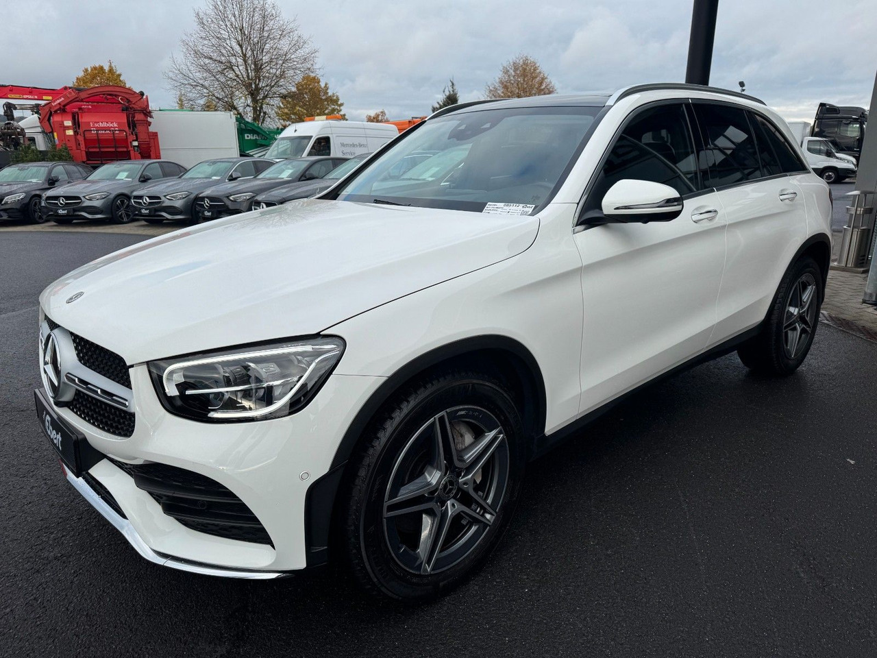 Mercedes-Benz GLC 200 4M AMG+Pano+Distr+StandH+AHK+360+HUD - SUVSUV: slika 3 Mercedes-Benz GLC 200 4M AMG+Pano+Distr+StandH+AHK+360+HUD - SUVSUV: slika 3