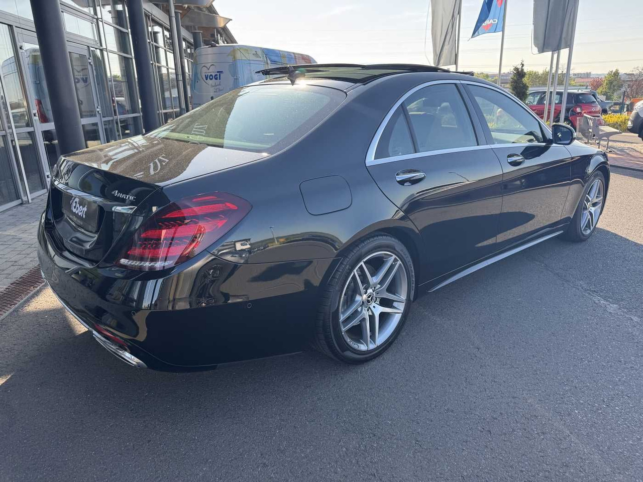 Mercedes-Benz S 400d 4M AMG+Pano+Burm+Distr+Massage+ HUD - Limuzina: slika 4 Mercedes-Benz S 400d 4M AMG+Pano+Burm+Distr+Massage+ HUD - Limuzina: slika 4