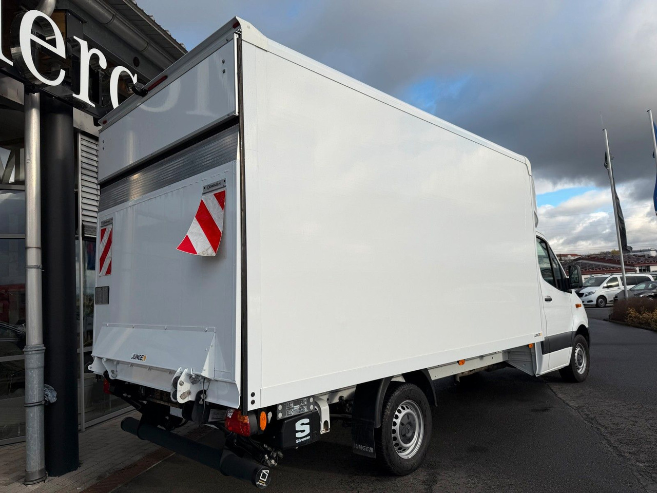 Mercedes-Benz Sprinter 317 CDI Koffer LBW Klima Kamera MBUX - Dostavno vozilo sa zatvorenim sandukom: slika 4 Mercedes-Benz Sprinter 317 CDI Koffer LBW Klima Kamera MBUX - Dostavno vozilo sa zatvorenim sandukom: slika 4