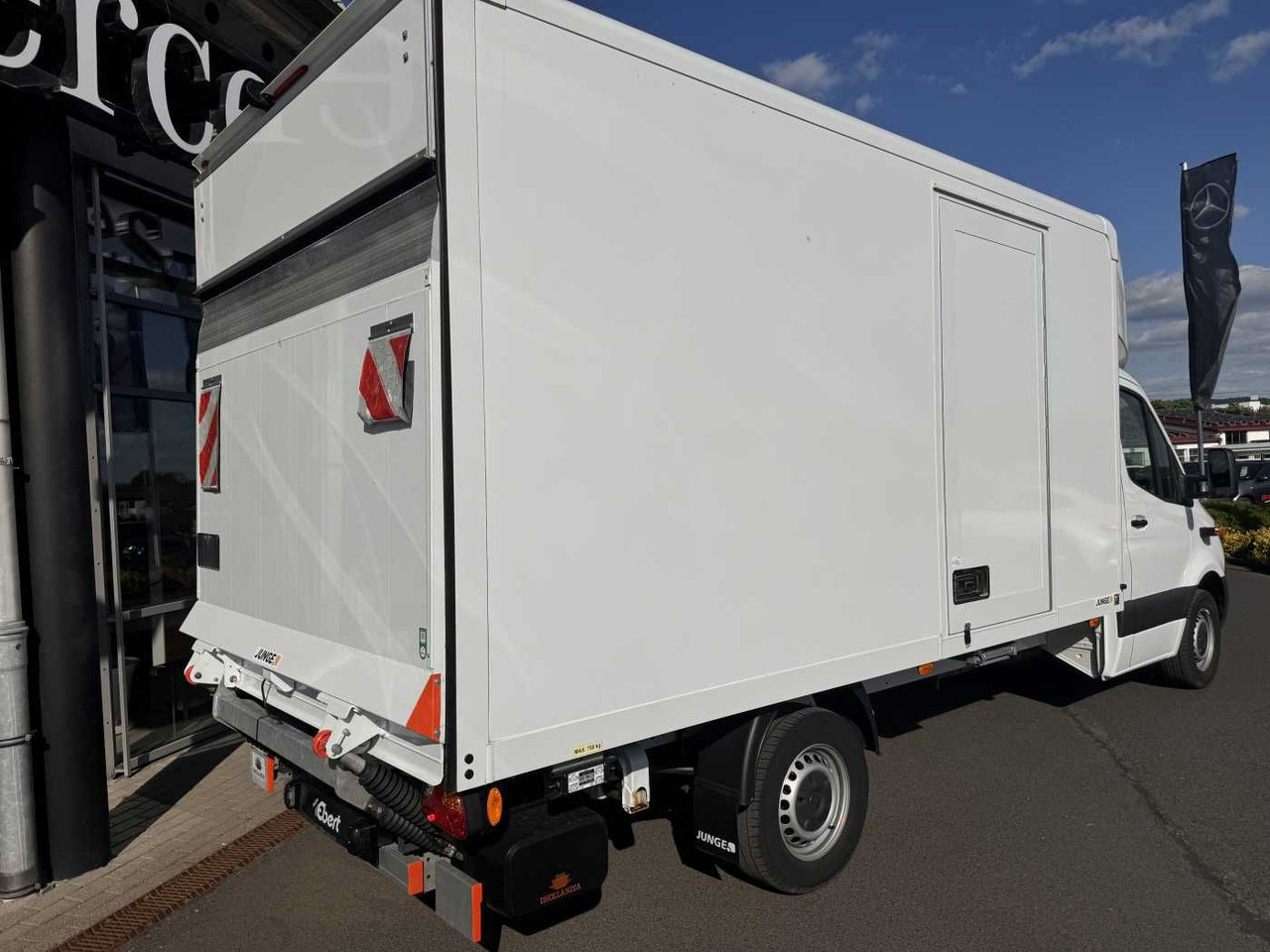 Mercedes-Benz Sprinter 317 CDI Koffer LBW Schwing Klima Kamera - Dostavno vozilo sa zatvorenim sandukom: slika 4 Mercedes-Benz Sprinter 317 CDI Koffer LBW Schwing Klima Kamera - Dostavno vozilo sa zatvorenim sandukom: slika 4