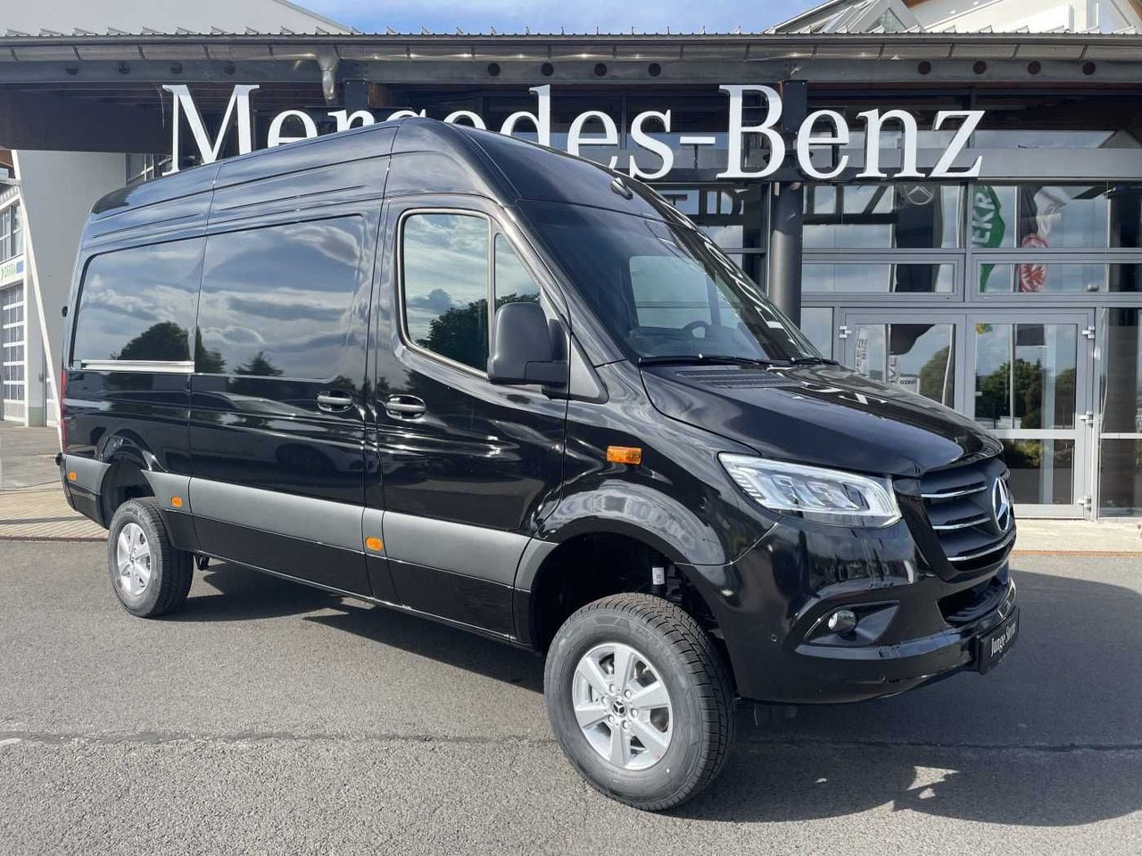 Mercedes-Benz Sprinter 319 CDI 4x4 3665 Klima Kamera MBUX LED - Furgon: slika 1 Mercedes-Benz Sprinter 319 CDI 4x4 3665 Klima Kamera MBUX LED - Furgon: slika 1