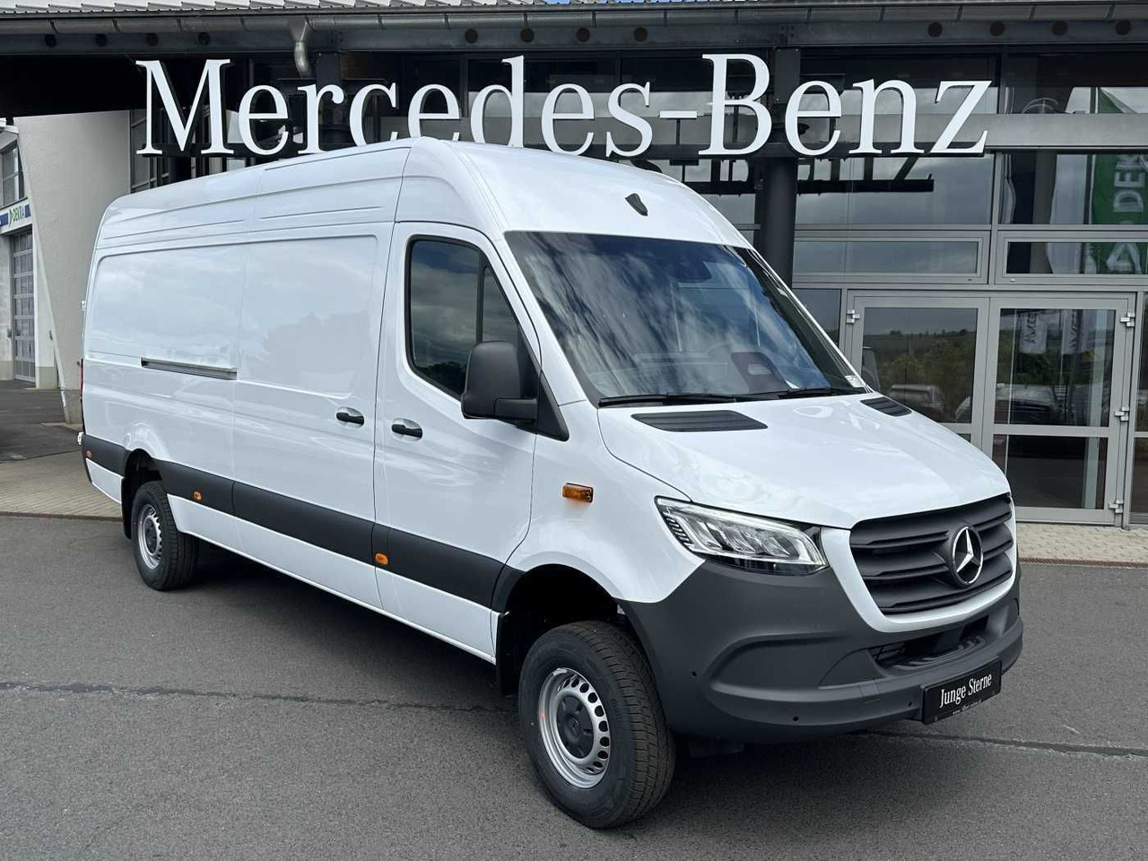 Mercedes-Benz Sprinter 319 CDI 4x4 4325 Kamera LED SHZ MBUX - Furgon: slika 1 Mercedes-Benz Sprinter 319 CDI 4x4 4325 Kamera LED SHZ MBUX - Furgon: slika 1