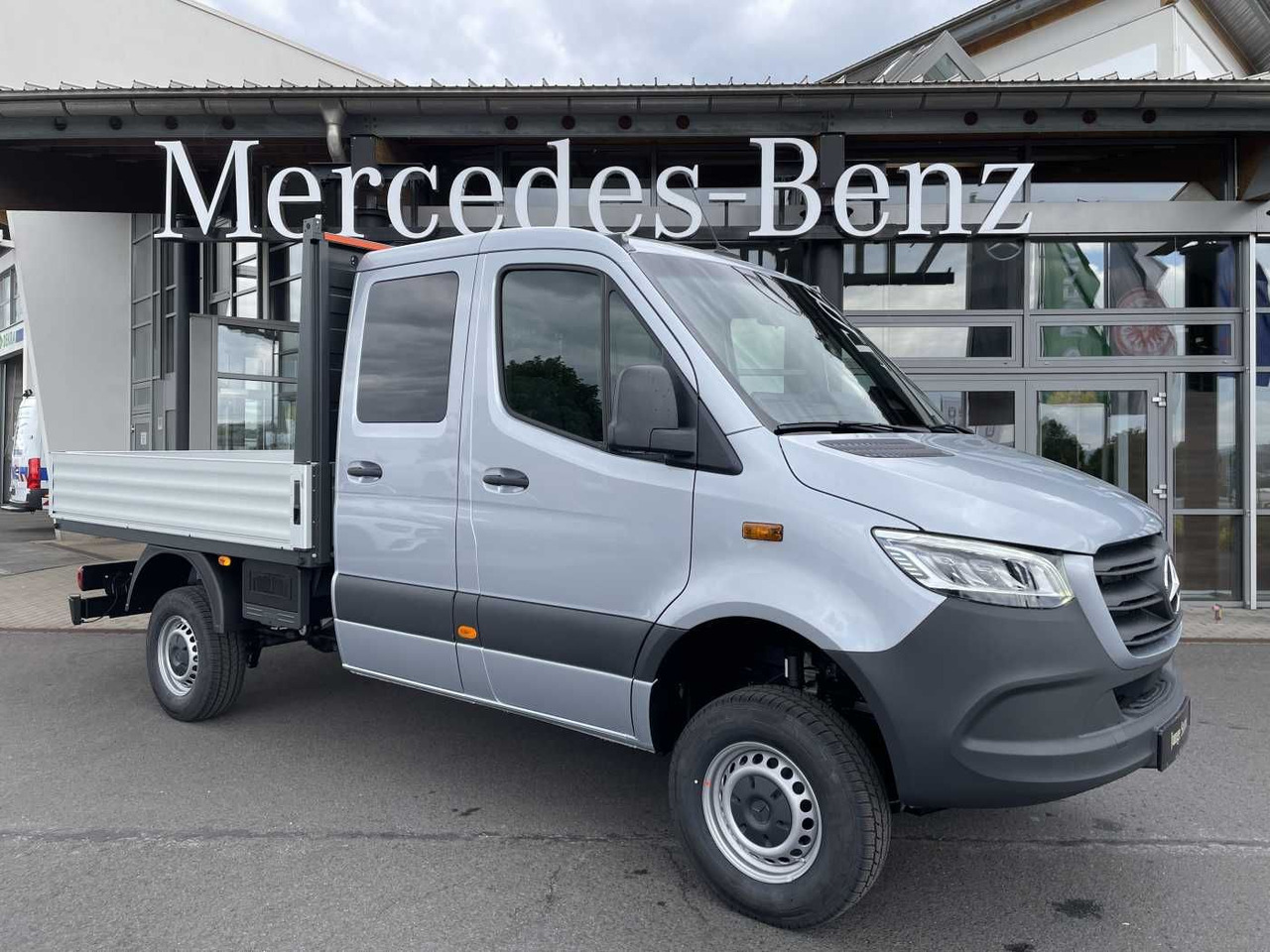 Mercedes-Benz Sprinter 319 CDI 4x4 DoKa Klima Stdheiz AHK LED - Dostavno vozilo sa otvorenom sandukom: slika 1 Mercedes-Benz Sprinter 319 CDI 4x4 DoKa Klima Stdheiz AHK LED - Dostavno vozilo sa otvorenom sandukom: slika 1