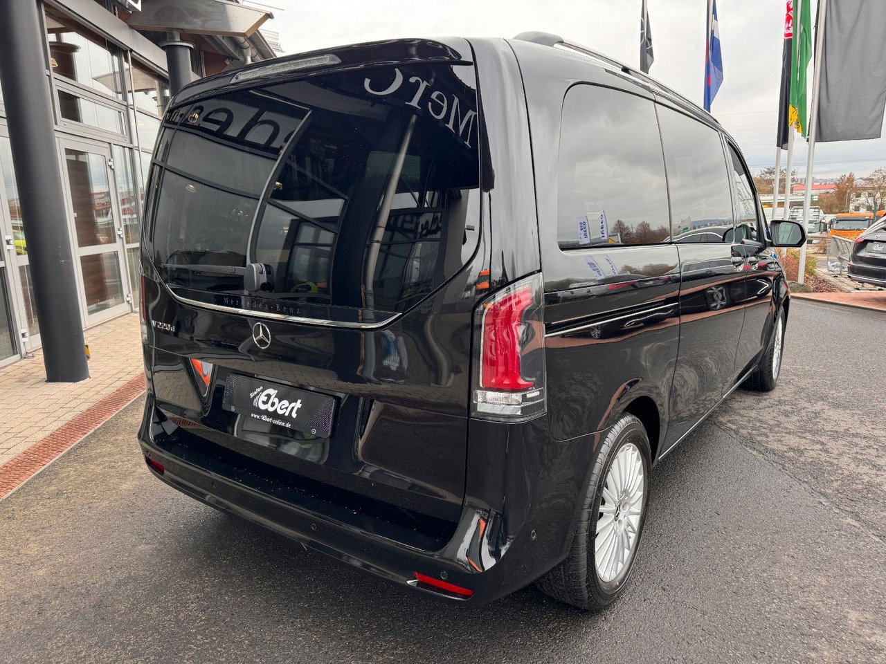 Mercedes-Benz V 220 d STYLE K Liege-Paket AHK2,5 DISTRONIC - Putnički kombi: slika 4 Mercedes-Benz V 220 d STYLE K Liege-Paket AHK2,5 DISTRONIC - Putnički kombi: slika 4