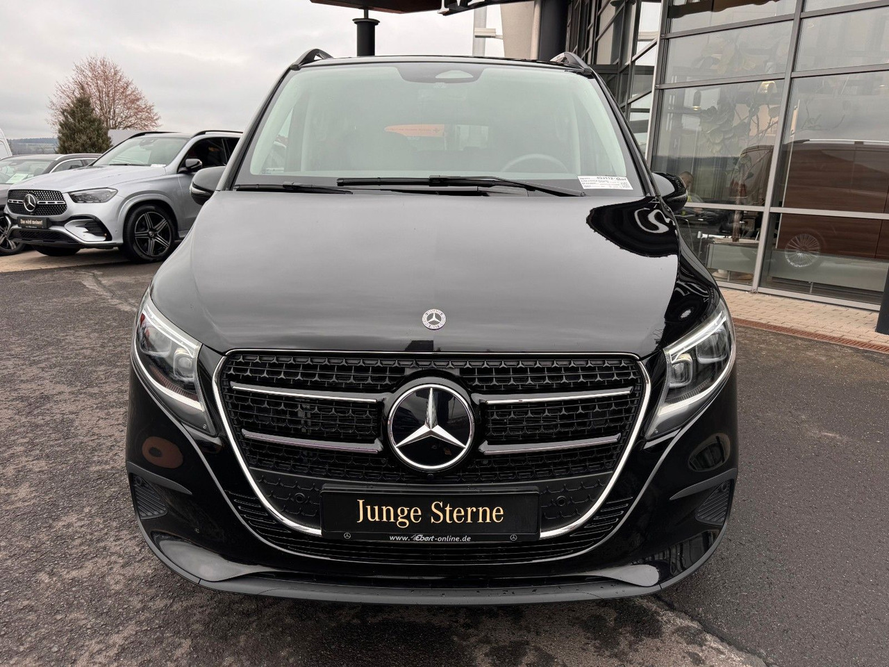 Mercedes-Benz V 220 d STYLE K Liege-Paket AHK2,5 DISTRONIC - Putnički kombi: slika 2 Mercedes-Benz V 220 d STYLE K Liege-Paket AHK2,5 DISTRONIC - Putnički kombi: slika 2
