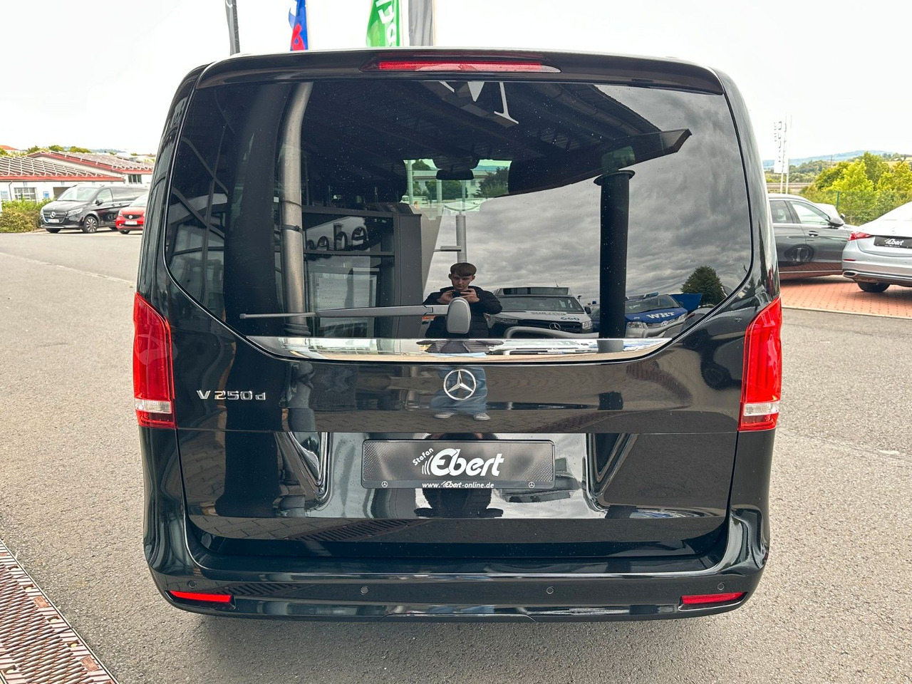 Mercedes-Benz V 250 d EDITION AMG Kompakt ILS elektr Türen - Karavan: slika 5 Mercedes-Benz V 250 d EDITION AMG Kompakt ILS elektr Türen - Karavan: slika 5