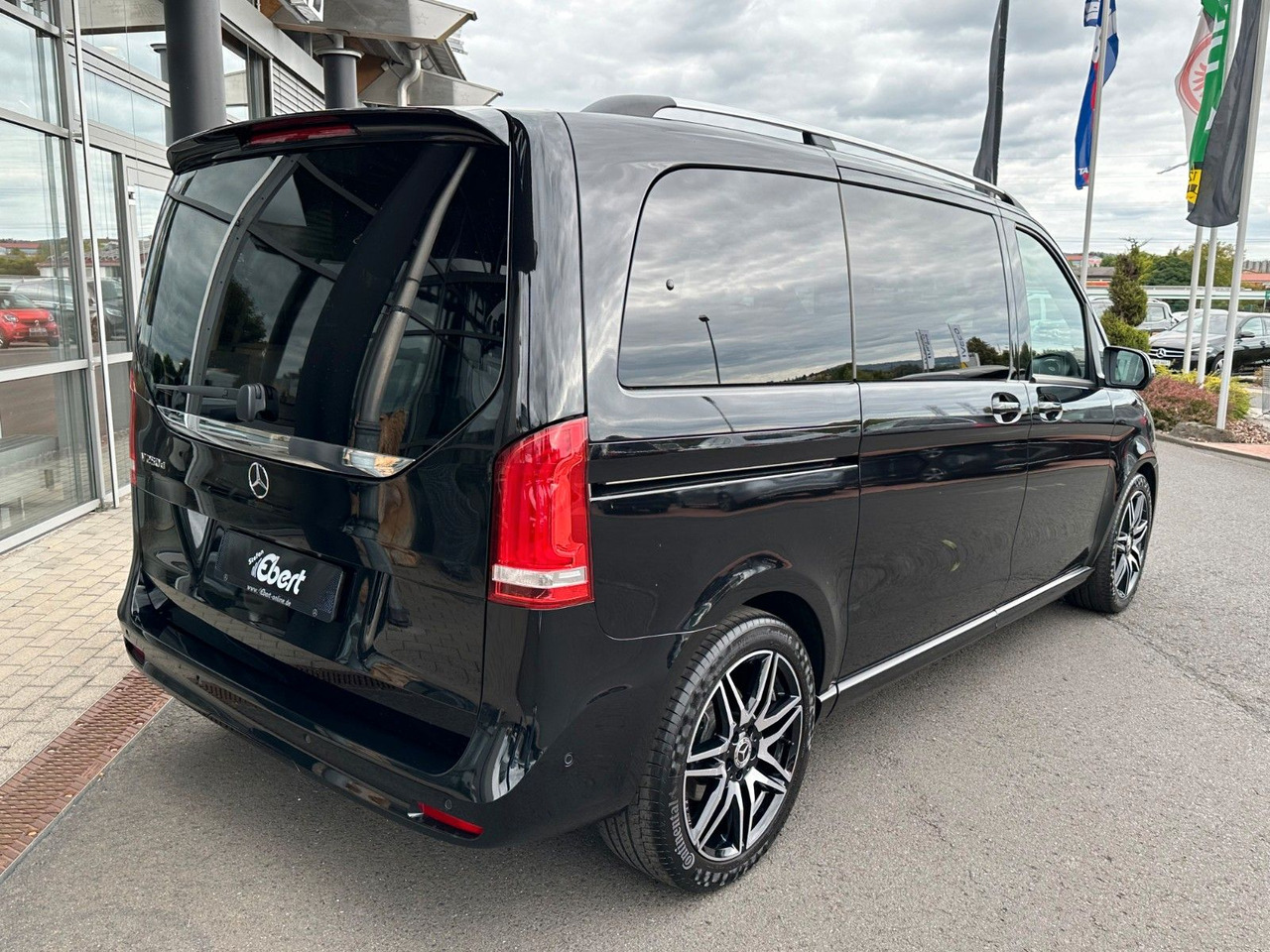 Mercedes-Benz V 250 d EDITION AMG Kompakt ILS elektr Türen - Karavan: slika 4 Mercedes-Benz V 250 d EDITION AMG Kompakt ILS elektr Türen - Karavan: slika 4