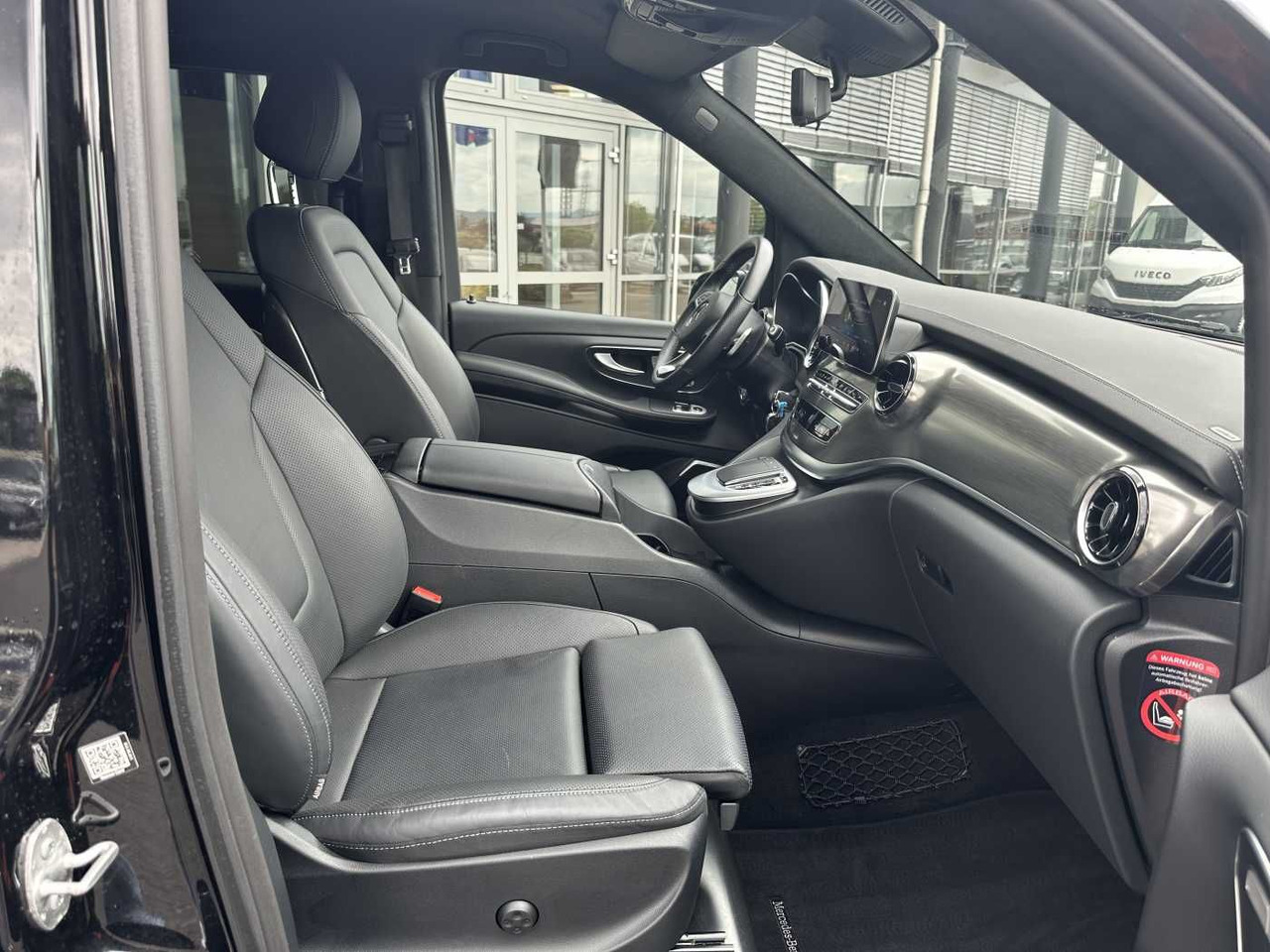 Putnički kombi Mercedes-Benz V 300 d 4MATIC EXCLUSIVE AMG Panorama DISTRONIC: slika 9 Putnički kombi Mercedes-Benz V 300 d 4MATIC EXCLUSIVE AMG Panorama DISTRONIC: slika 9