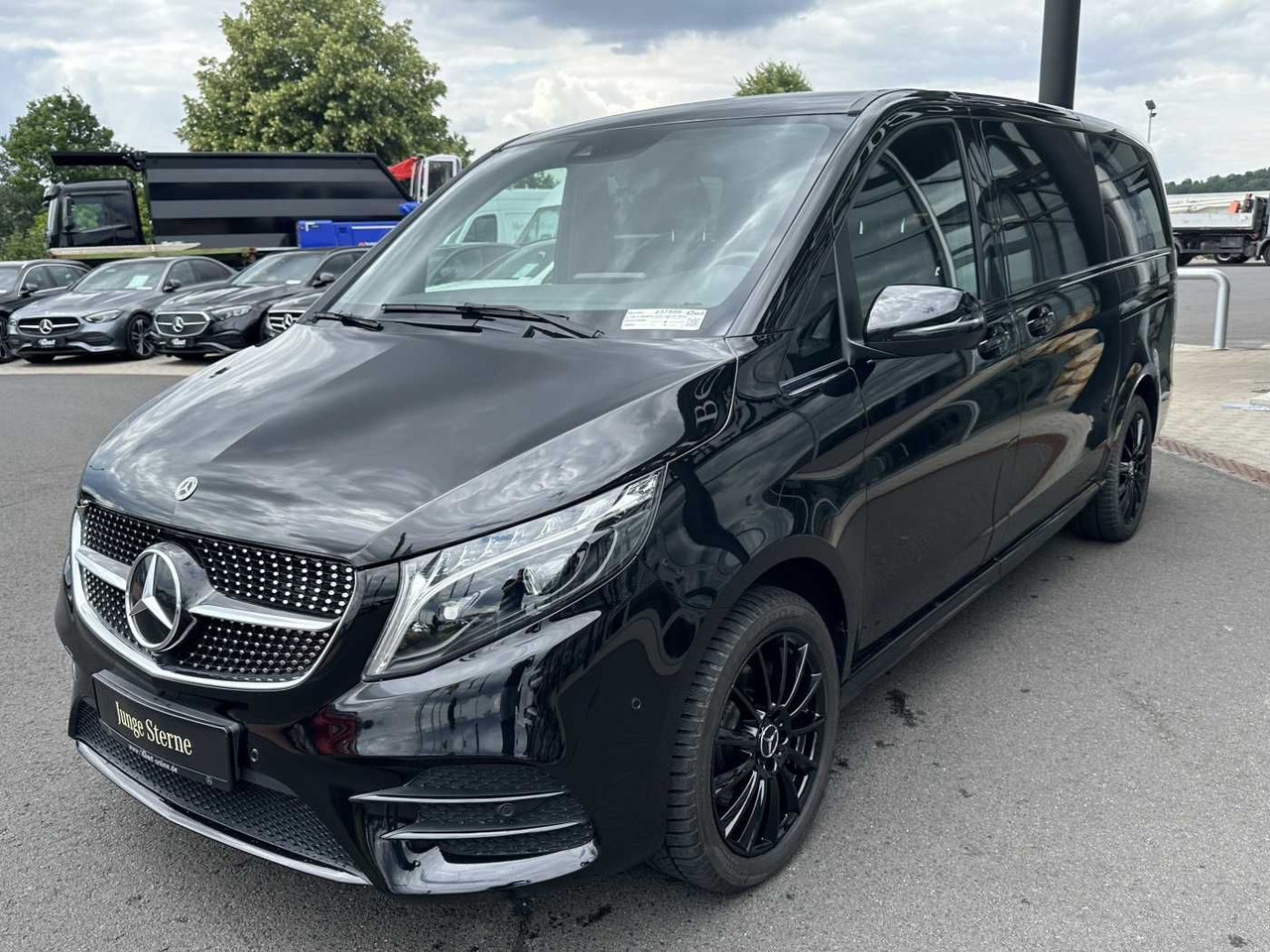 Mercedes-Benz V 300 d 4MATIC EXCLUSIVE AMG Panorama DISTRONIC - Automobil: slika 3 Mercedes-Benz V 300 d 4MATIC EXCLUSIVE AMG Panorama DISTRONIC - Automobil: slika 3