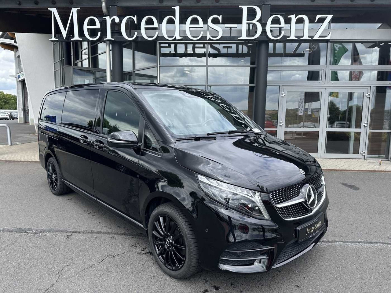 Mercedes-Benz V 300 d 4MATIC EXCLUSIVE AMG Panorama DISTRONIC - Automobil: slika 1 Mercedes-Benz V 300 d 4MATIC EXCLUSIVE AMG Panorama DISTRONIC - Automobil: slika 1