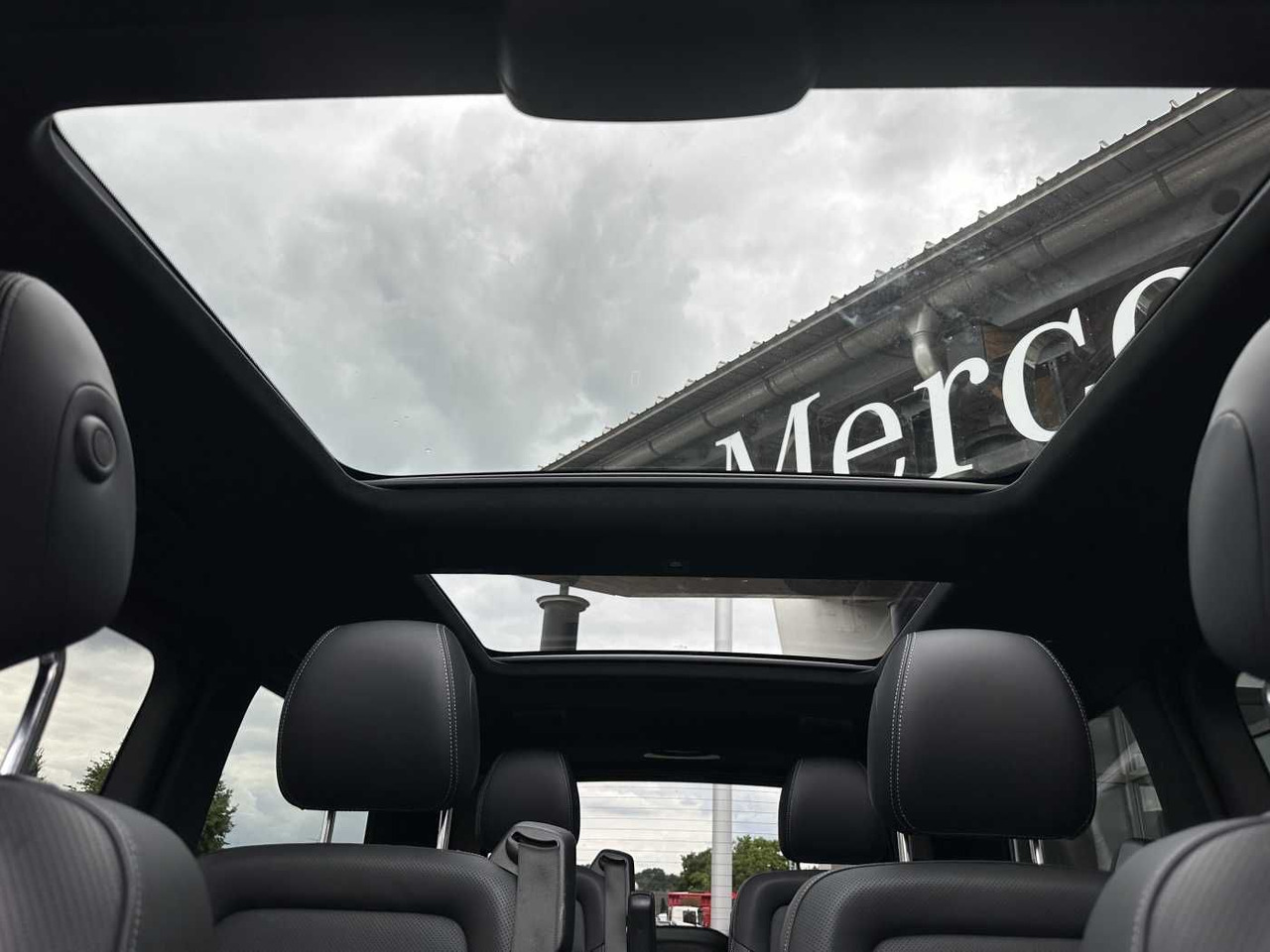 Putnički kombi Mercedes-Benz V 300 d 4MATIC EXCLUSIVE AMG Panorama DISTRONIC: slika 11 Putnički kombi Mercedes-Benz V 300 d 4MATIC EXCLUSIVE AMG Panorama DISTRONIC: slika 11