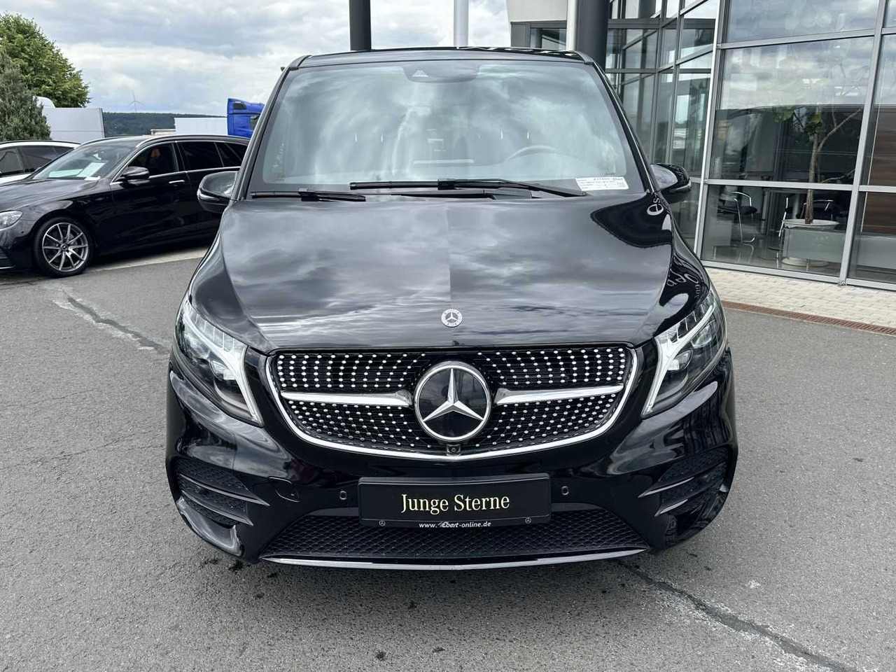 Mercedes-Benz V 300 d 4MATIC EXCLUSIVE AMG Panorama DISTRONIC - Automobil: slika 2 Mercedes-Benz V 300 d 4MATIC EXCLUSIVE AMG Panorama DISTRONIC - Automobil: slika 2