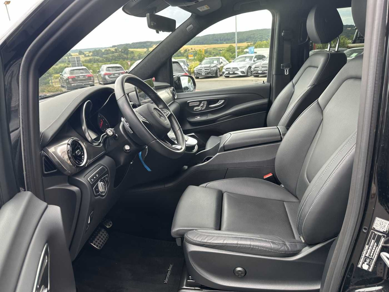 Putnički kombi Mercedes-Benz V 300 d 4MATIC EXCLUSIVE AMG Panorama DISTRONIC: slika 10 Putnički kombi Mercedes-Benz V 300 d 4MATIC EXCLUSIVE AMG Panorama DISTRONIC: slika 10