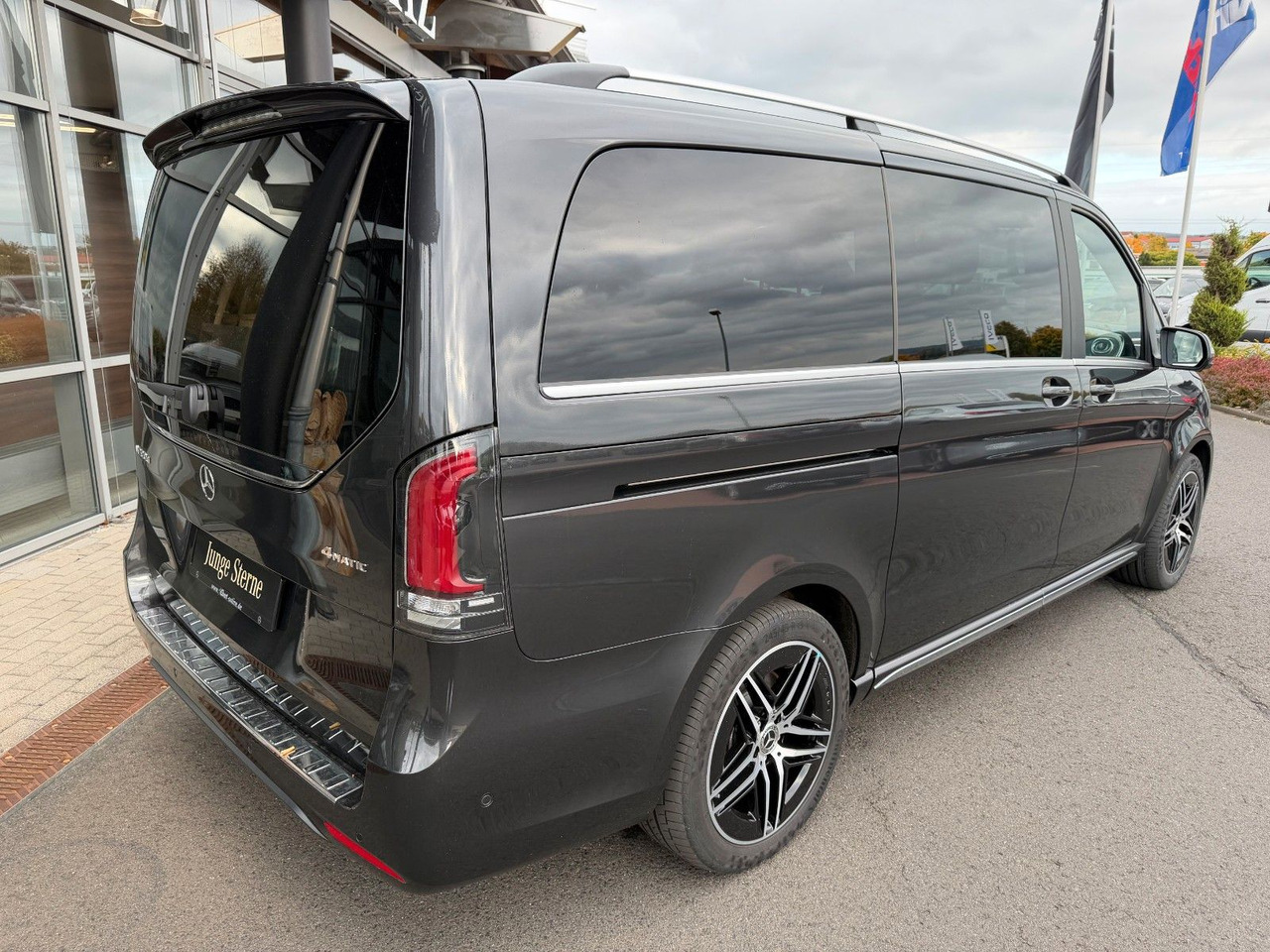 Mercedes-Benz V 300 d 4MATIC EXCLUSIVE AMG Panorama Standheiz - Karavan: slika 4 Mercedes-Benz V 300 d 4MATIC EXCLUSIVE AMG Panorama Standheiz - Karavan: slika 4
